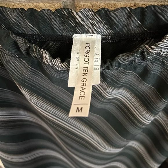 Forgotten Grace NWOT Women’s Formal Pencil Skirt With Side Slit Size Medium - Picture 2 of 4